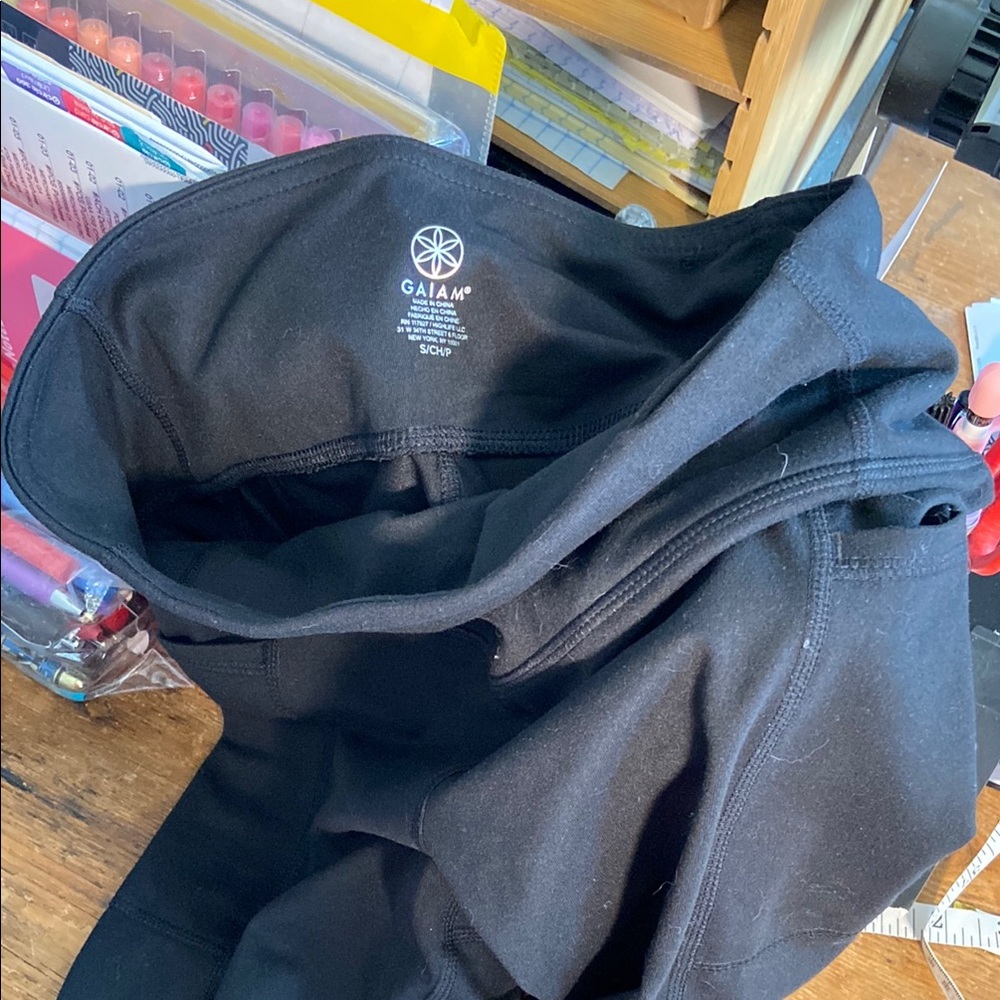 Gaiam Classic Black Activewear Leggings size S